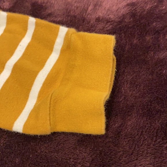 Carter’s 5T pj sets - Picture 7 of 14